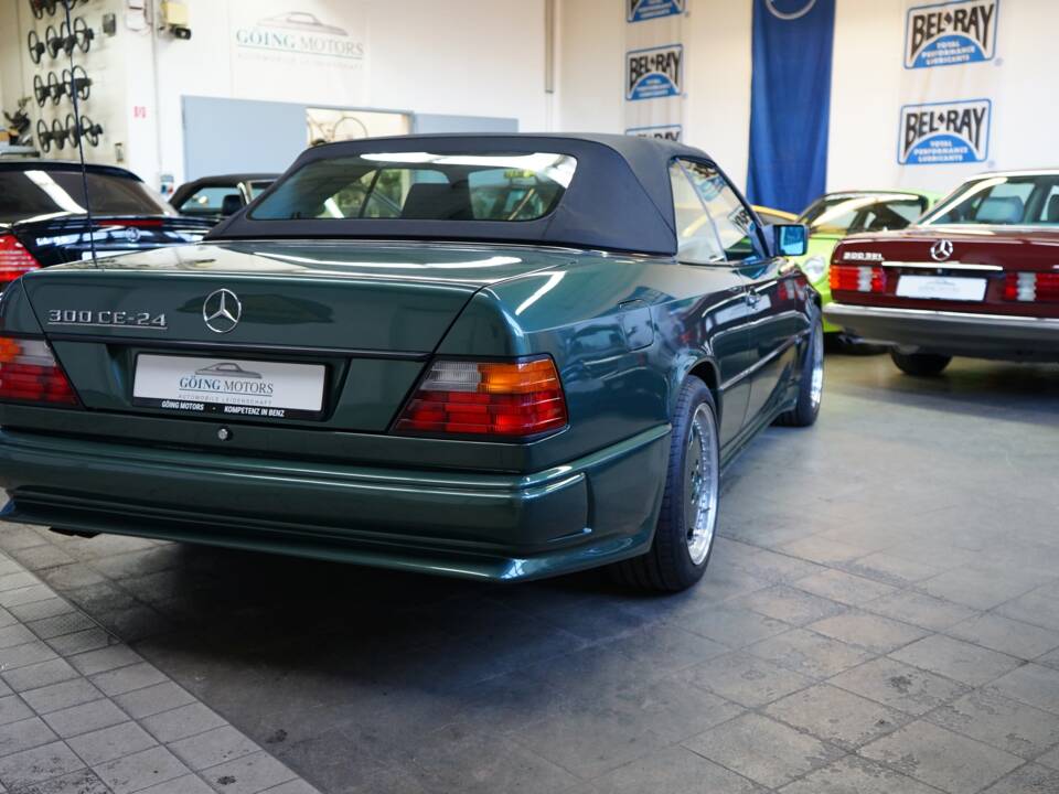 Image 14/38 of Mercedes-Benz 300 CE-24 (1992)