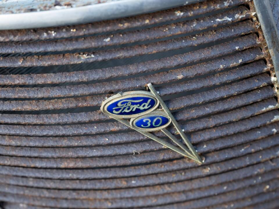 Image 38/134 of Ford V8 (1937)