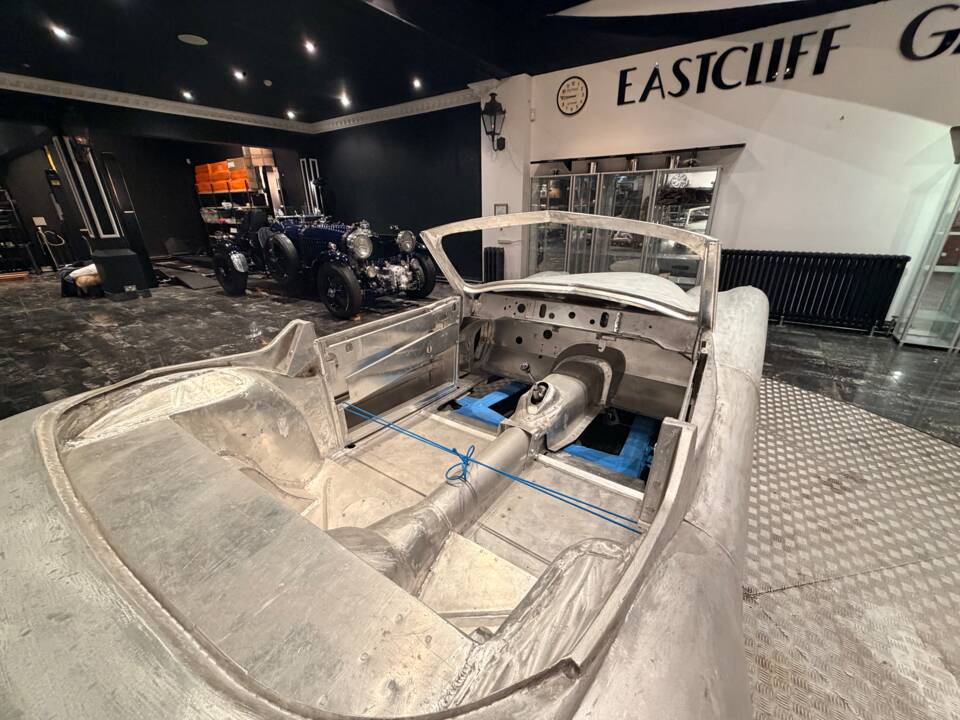 Immagine 15/39 di Jaguar XK 140 DHC (1955)