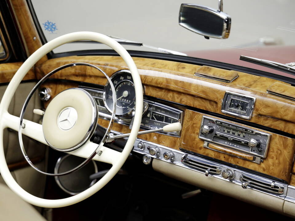 Image 15/23 of Mercedes-Benz 300 d Cabriolet D (1960)