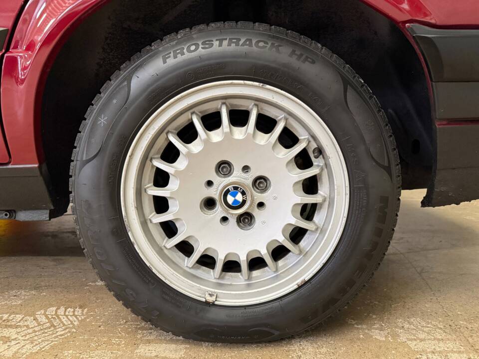 Afbeelding 18/20 van BMW 316i (1990)