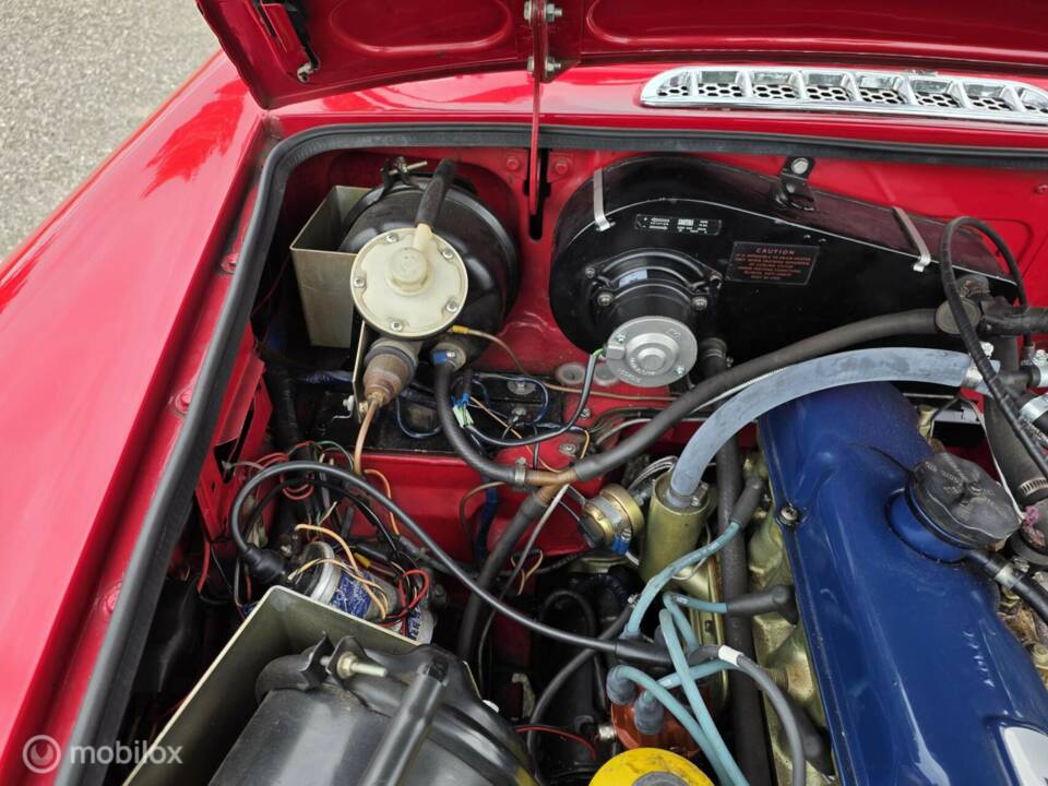 Image 31/44 of MG MGC (1969)