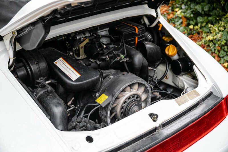 Image 28/38 of Porsche 911 Carrera 4 (1991)