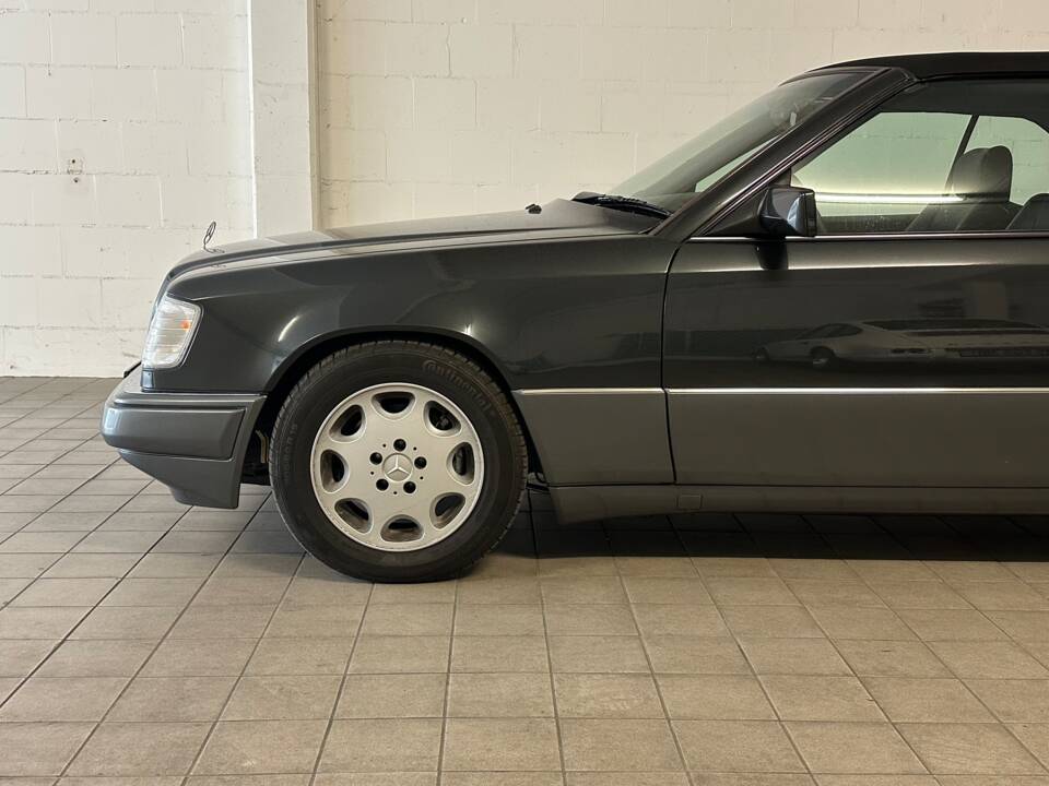 Imagen 6/14 de Mercedes-Benz E 220 (1993)