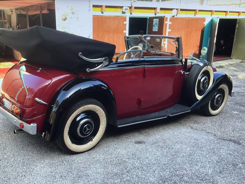 Image 3/4 of Mercedes-Benz 230 Cabriolet B (1937)
