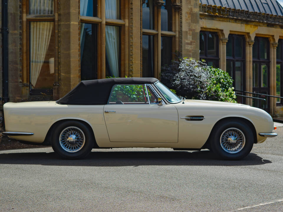 Bild 2/62 von Aston Martin DB 6 Mk II Volante (1970)