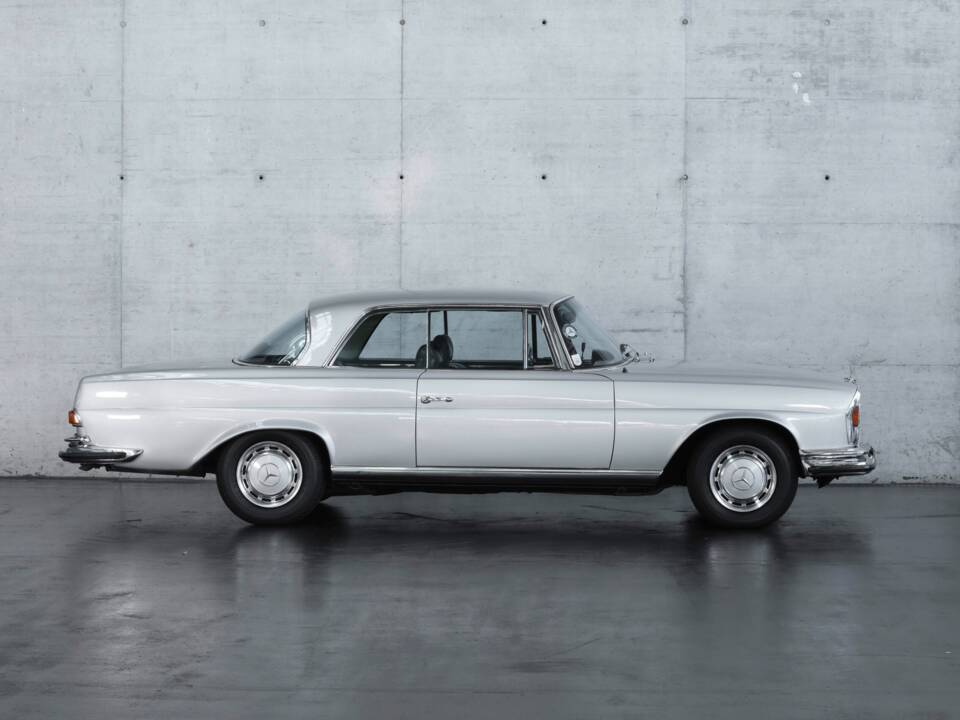 Image 13/49 de Mercedes-Benz 280 SE (1970)