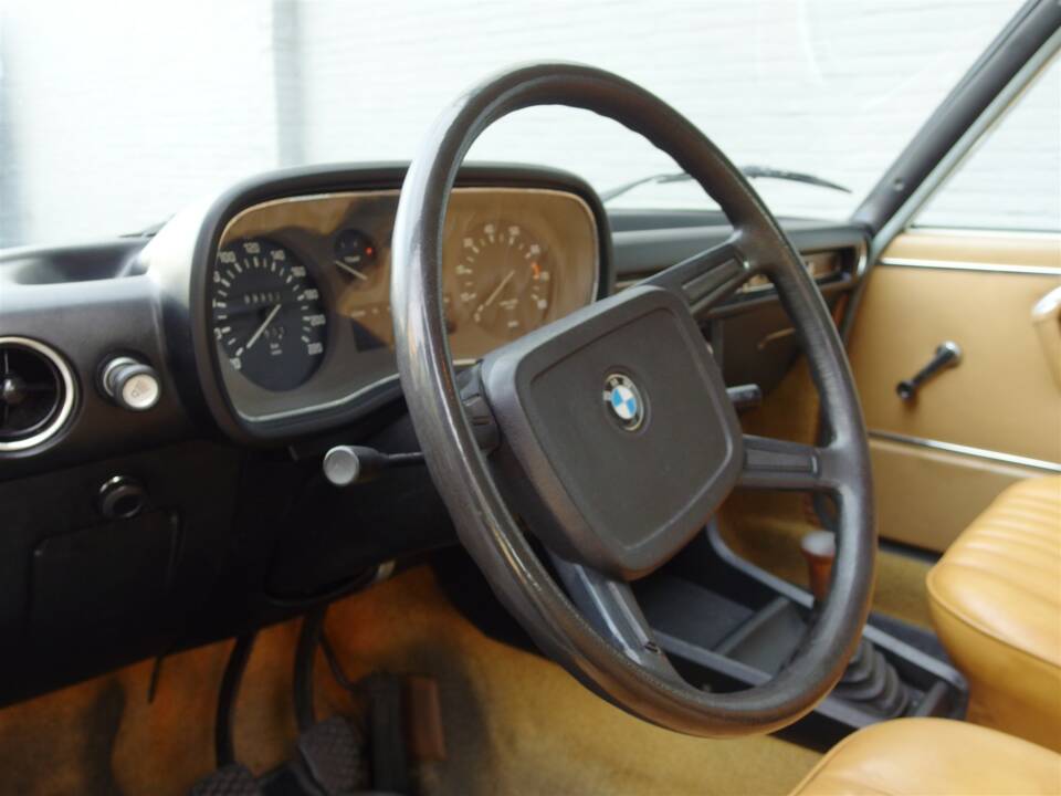 Image 54/95 de BMW 2500 (1977)