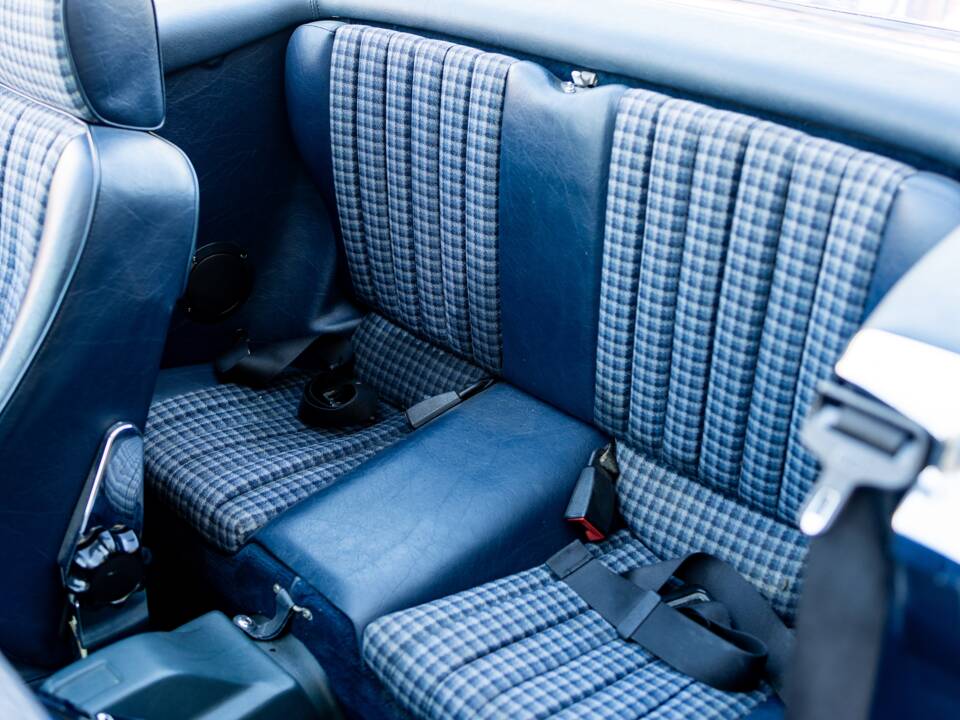 Image 33/47 of Mercedes-Benz 300 SL (1987)