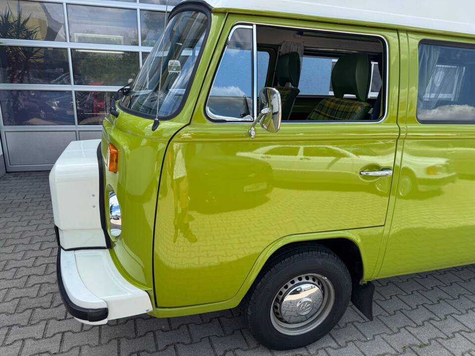 Image 50/100 of Volkswagen T2b Westfalia (1979)