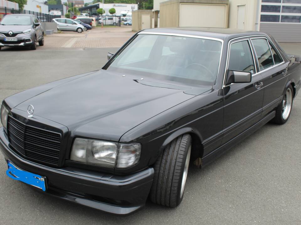 Immagine 5/19 di Mercedes-Benz 300 SE (1991)