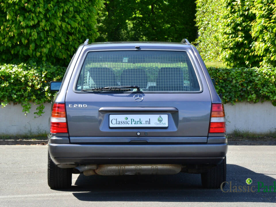 Bild 4/44 von Mercedes-Benz E 280 T (1994)