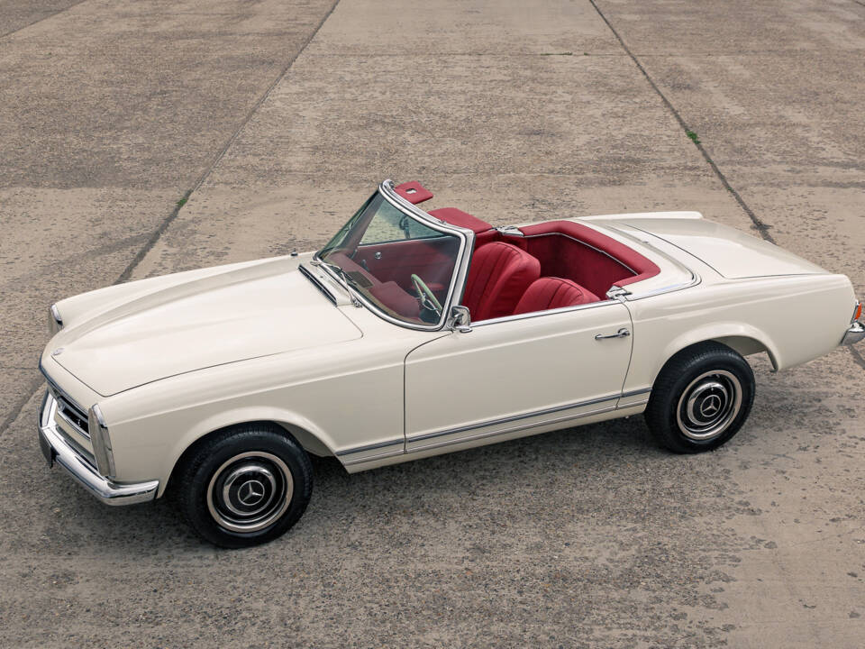 Image 3/60 of Mercedes-Benz 230 SL (1967)