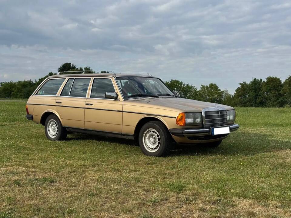 Immagine 3/13 di Mercedes-Benz 280 TE (1982)