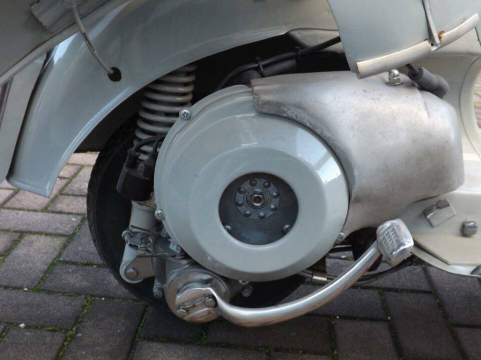 Immagine 43/50 di Piaggio Vespa 125 (1955)