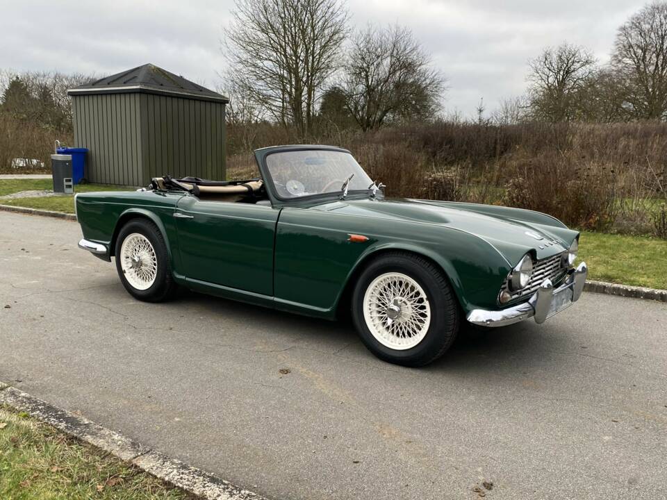Image 8/66 of Triumph TR 4 (1964)