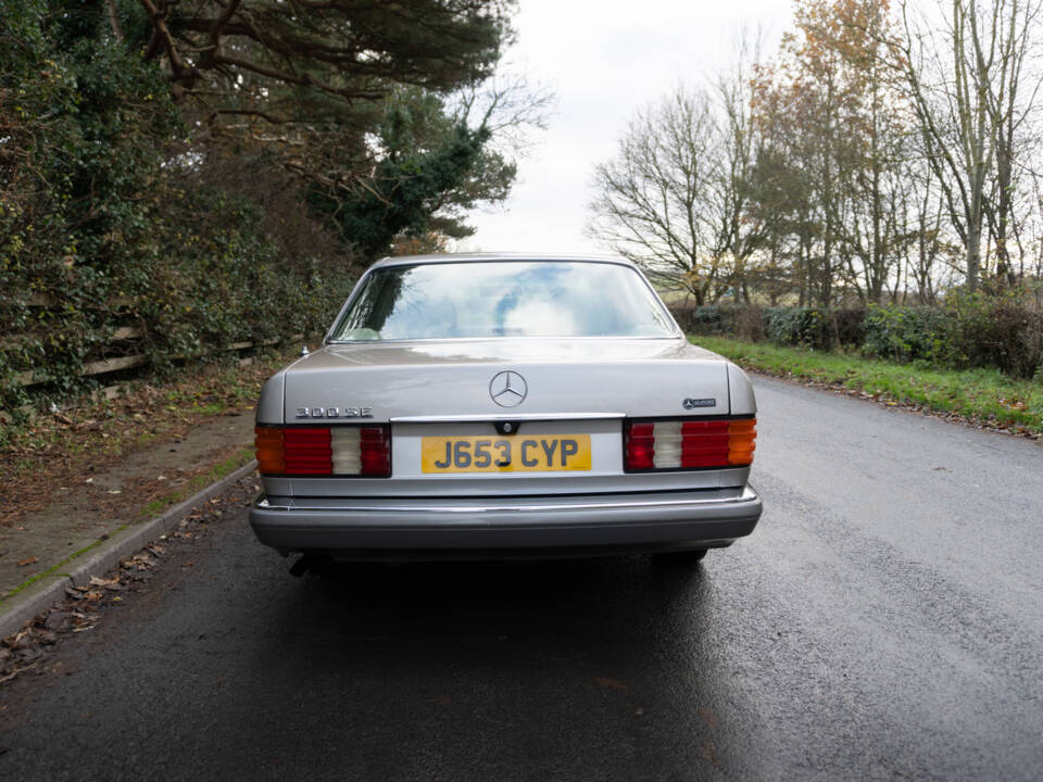 Image 5/17 of Mercedes-Benz 300 SE (1991)