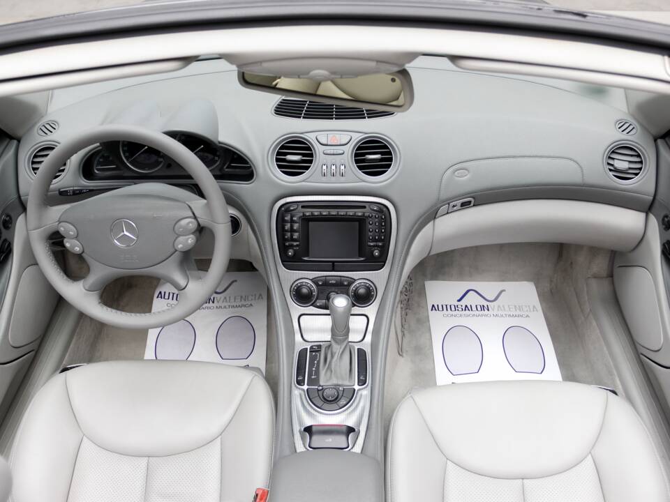 Imagen 23/38 de Mercedes-Benz SL 350 (2003)