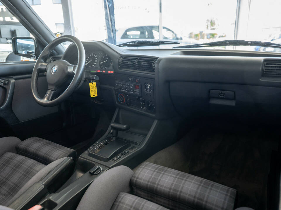 Afbeelding 5/18 van BMW 320i (1992)
