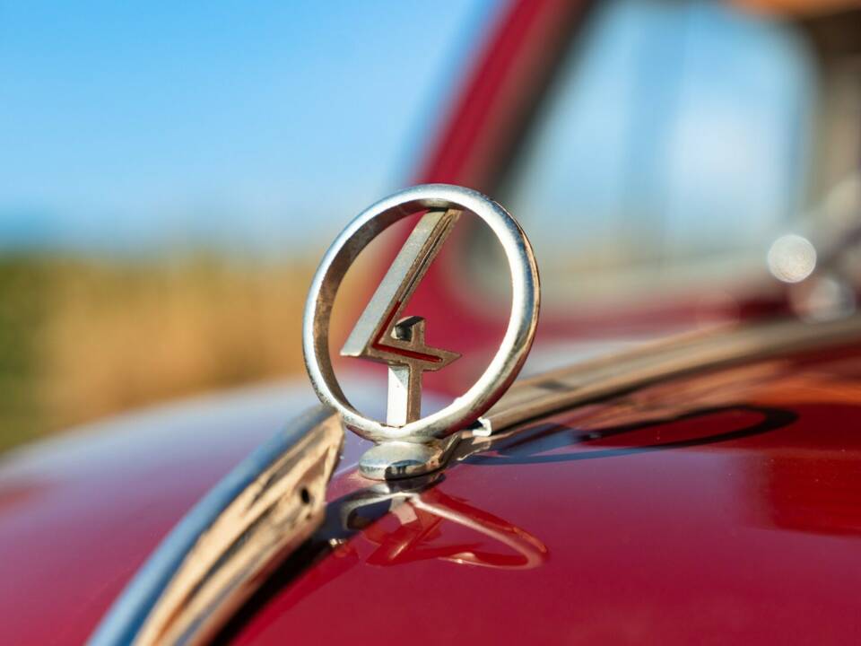 Image 11/50 of Renault 4 CV Décapotable (1957)