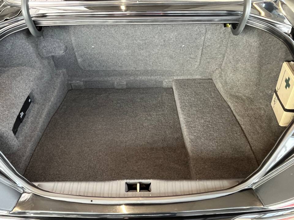 Image 19/50 of Jaguar XJ 8 Sovereign (2000)