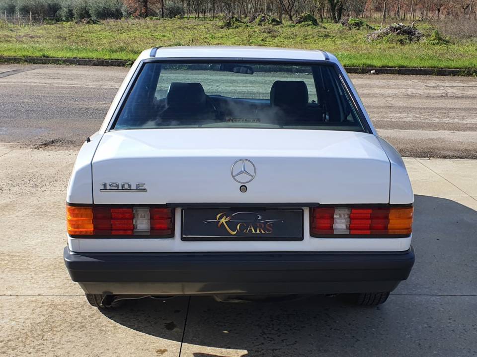 Image 7/50 de Mercedes-Benz 190 E (1987)