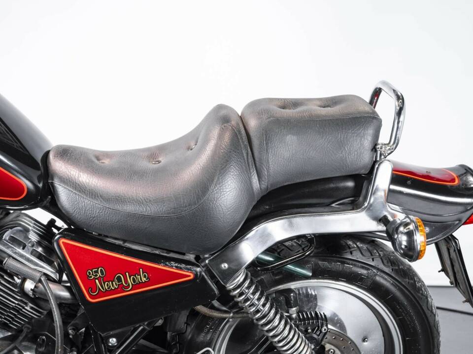 Image 16/46 of Moto Morini New York 350 (1988)