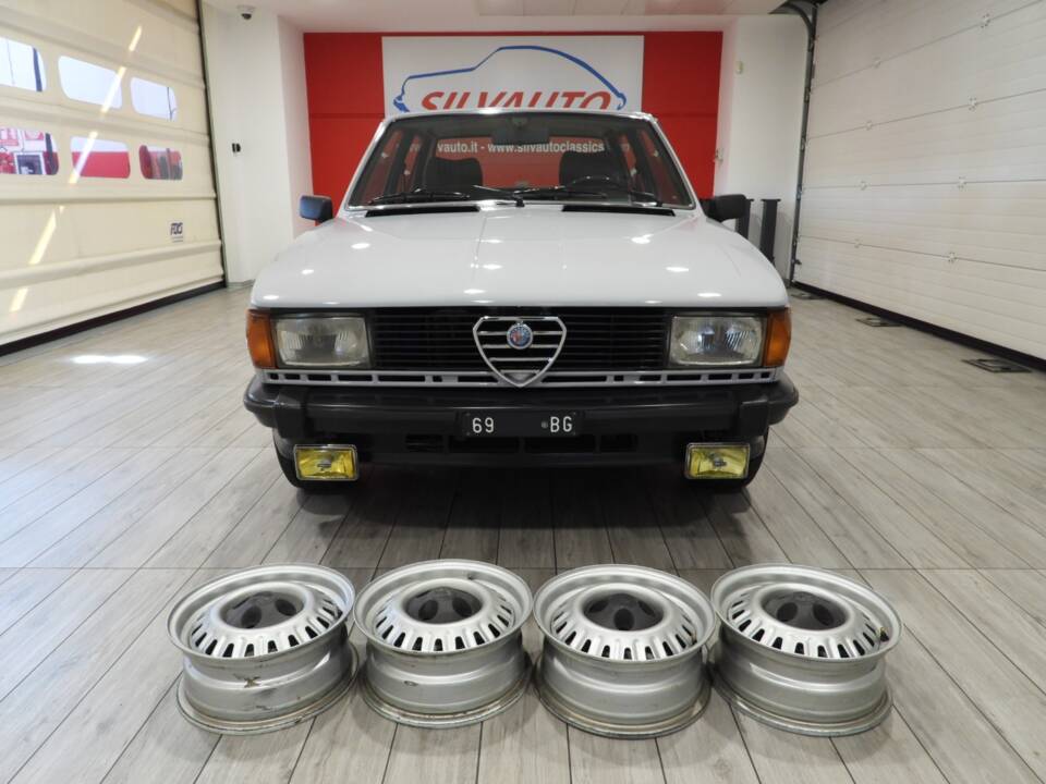 Image 14/15 of Alfa Romeo Giulietta 1.8 (1980)