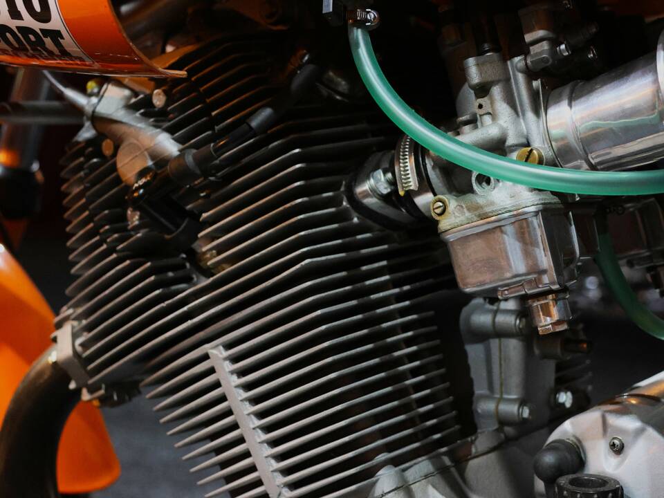 Image 34/56 of Laverda DUMMY (1970)