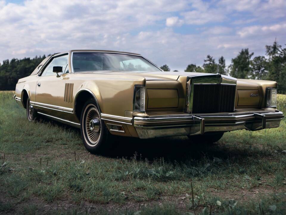 Bild 4/10 von Lincoln Continental Diamond Jubilee Gold Edition (1978)