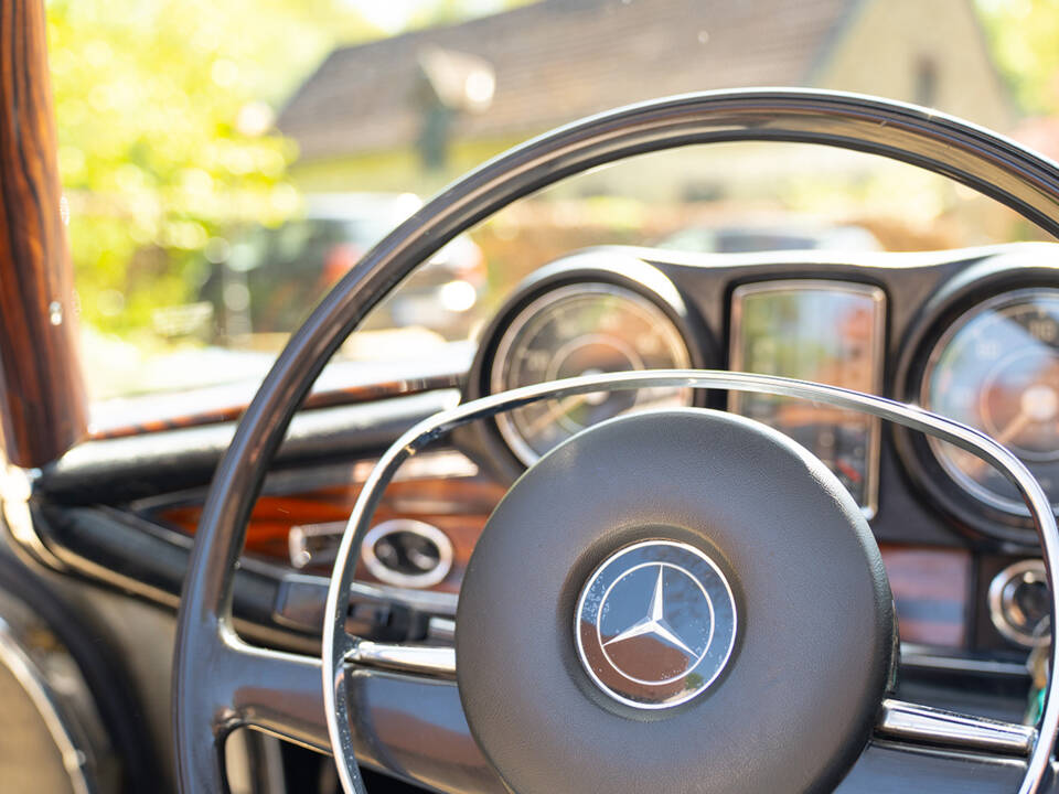 Bild 45/56 von Mercedes-Benz 280 SE (1968)
