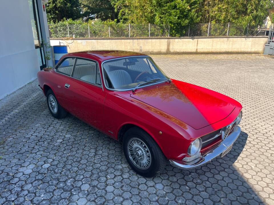 Imagen 8/18 de Alfa Romeo Giulia GT 1300 Junior (1973)