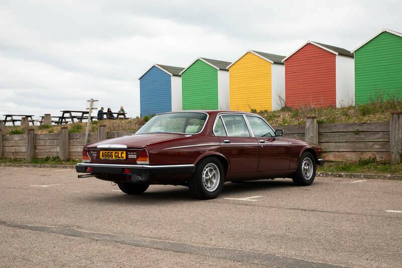 Image 49/50 of Daimler Double Six (1983)