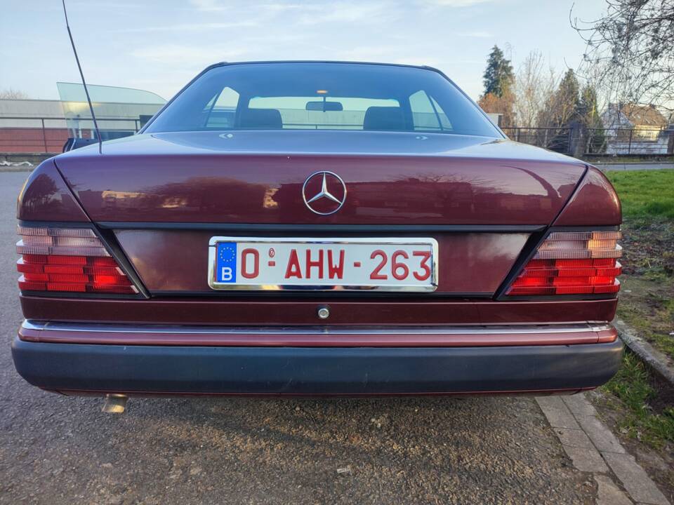 Image 4/5 of Mercedes-Benz 230 CE (1993)