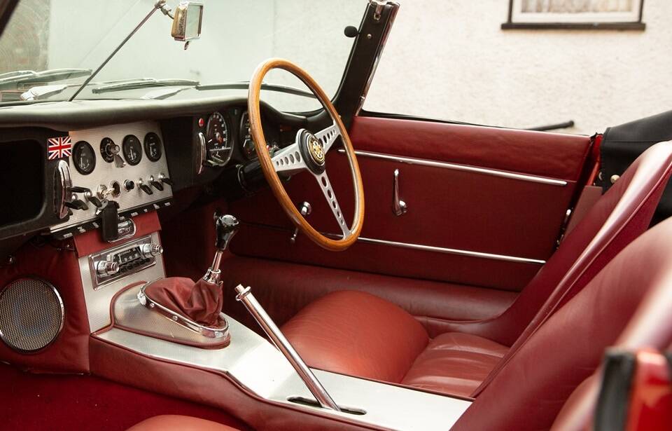 Image 4/50 of Jaguar E-Type 3.8 Flat Floor (1961)