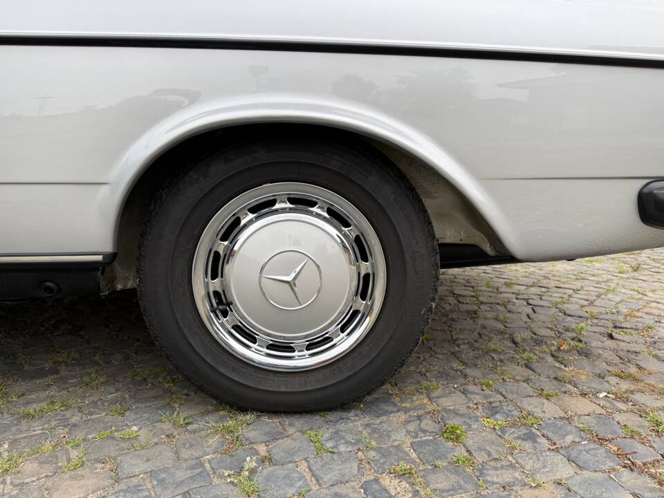 Bild 32/34 von Mercedes-Benz 250 lang (1983)