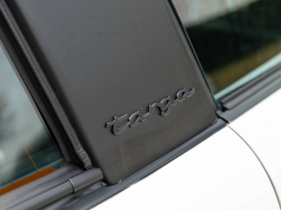 Afbeelding 24/45 van Porsche 911 Carrera 3.2 (WTL) (1988)