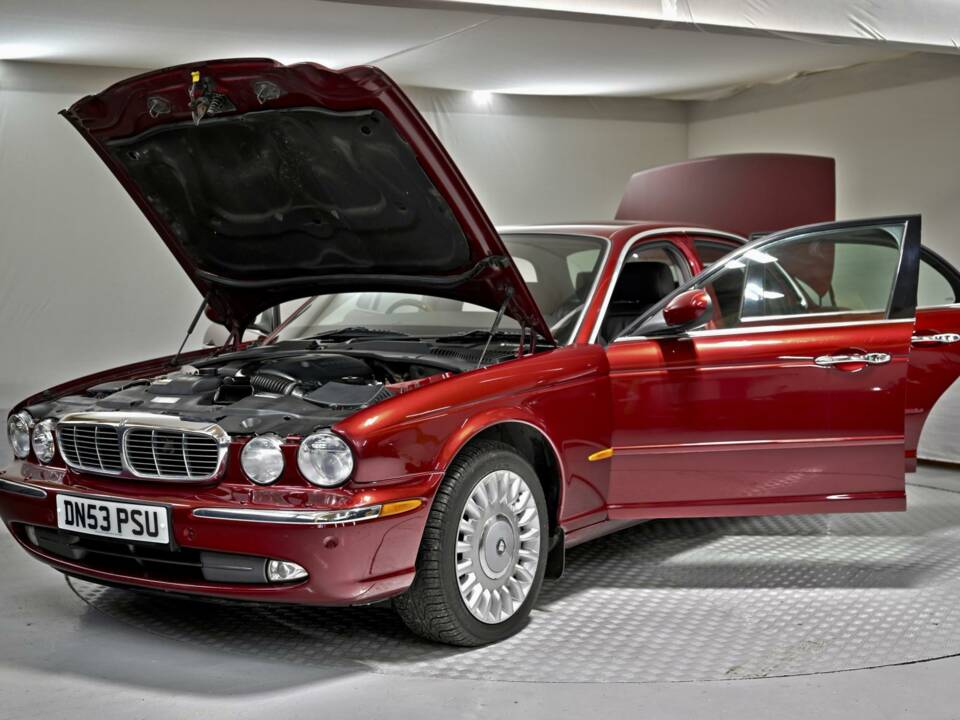 Imagen 16/50 de Jaguar XJR Super V8 (2004)