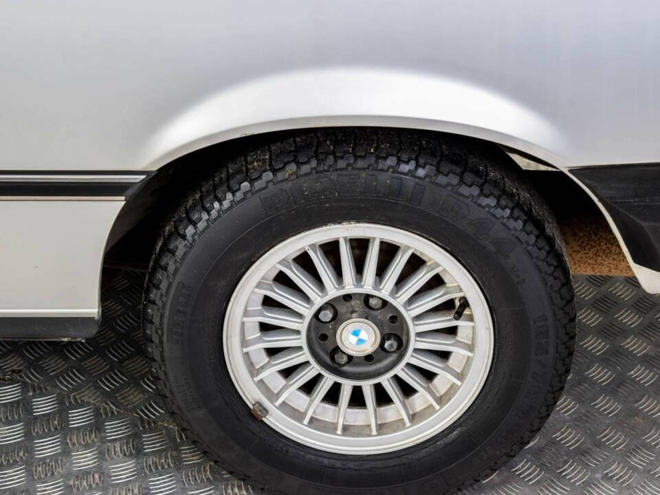 Image 26/50 of BMW 320i (1981)