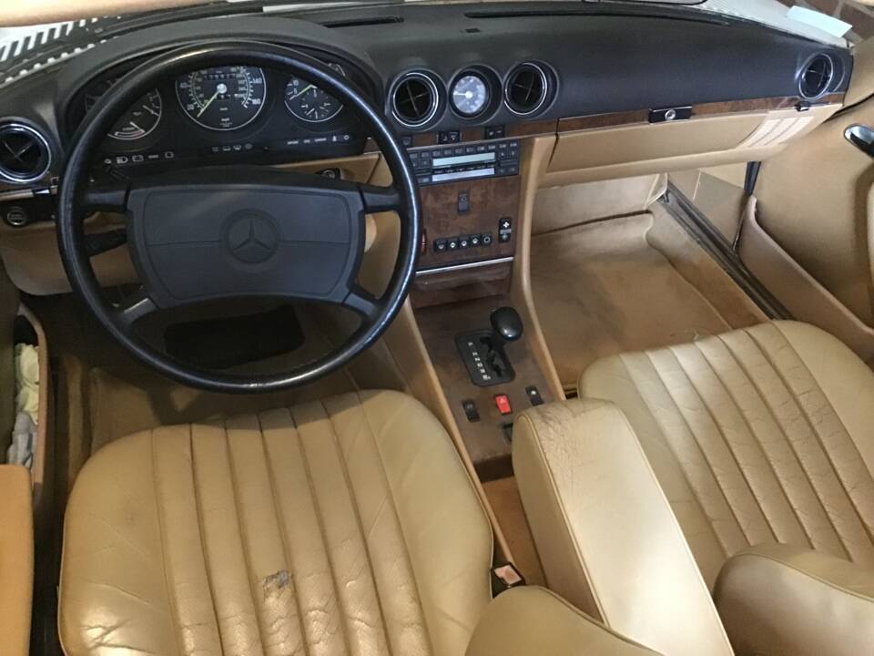 Image 13/16 of Mercedes-Benz 560 SL (1987)