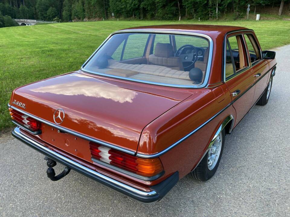 Bild 7/50 von Mercedes-Benz 240 D (1983)