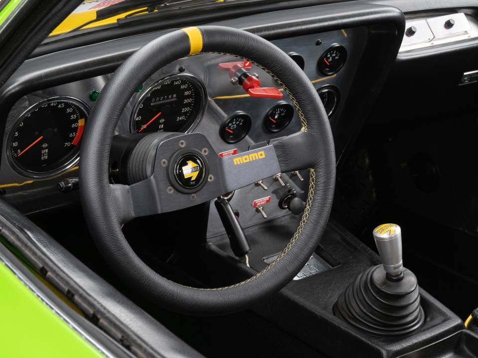 Image 8/16 of Opel GT 1900 (1970)