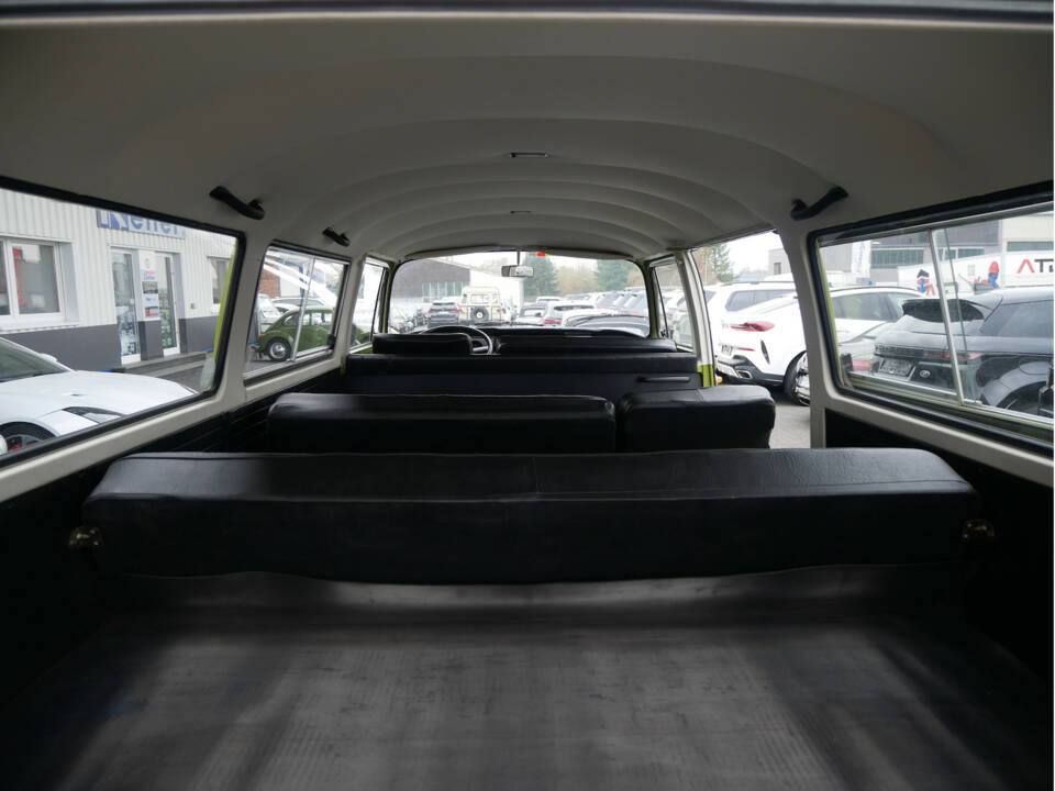 Immagine 15/21 di Volkswagen T2b Deluxe (1975)