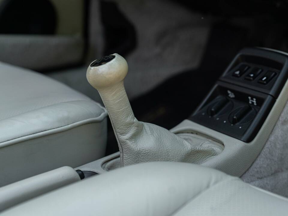 Immagine 49/50 di Porsche 911 Carrera 4 (1990)