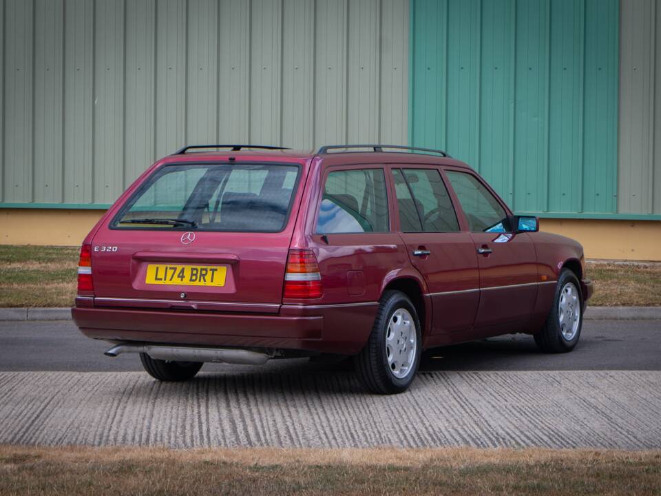 Bild 6/28 von Mercedes-Benz E 320 T (1993)