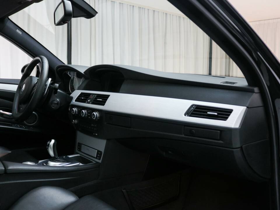 Bild 8/21 von BMW M5 Touring (2009)