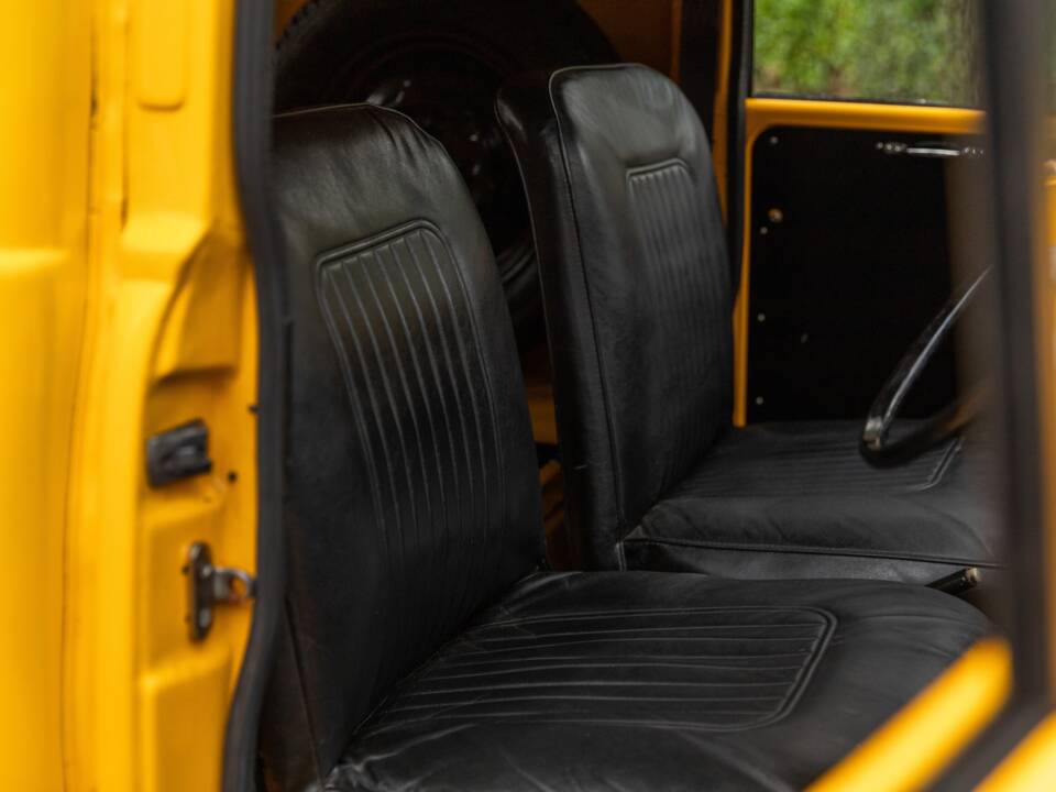 Image 47/50 of Morris Minor Van (1971)