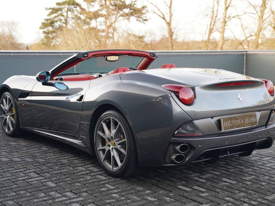Image 44/50 of Ferrari California (2009)