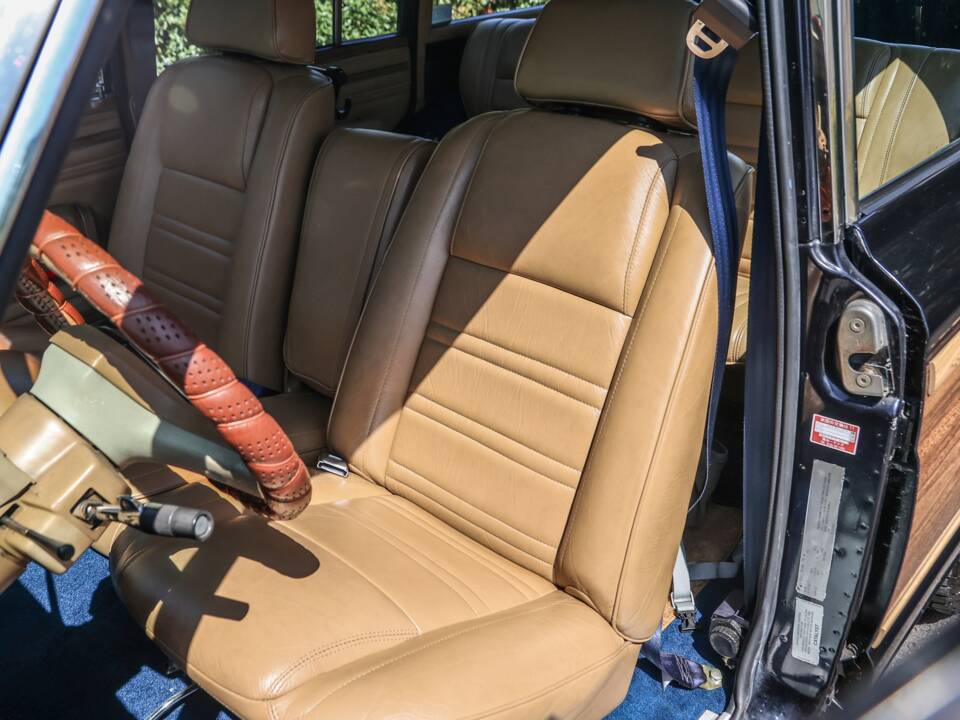 Bild 10/44 von Jeep Grand Wagoneer (1988)