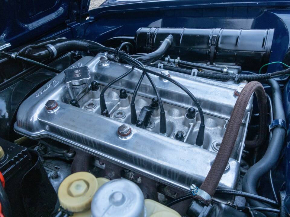Image 26/50 of Alfa Romeo Giulia GT 1300 Junior (1971)